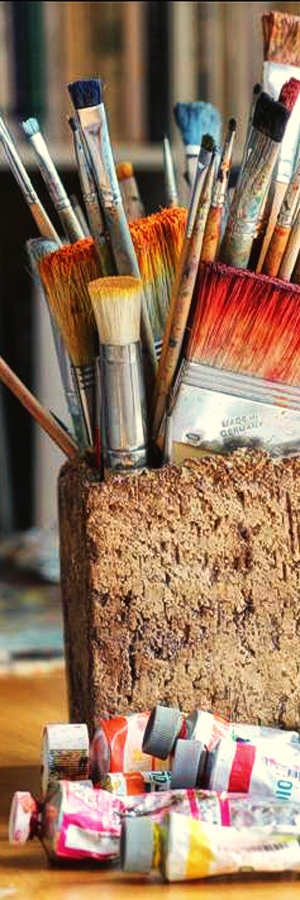 Werkzeug im atelier: Pinsel und Farbe